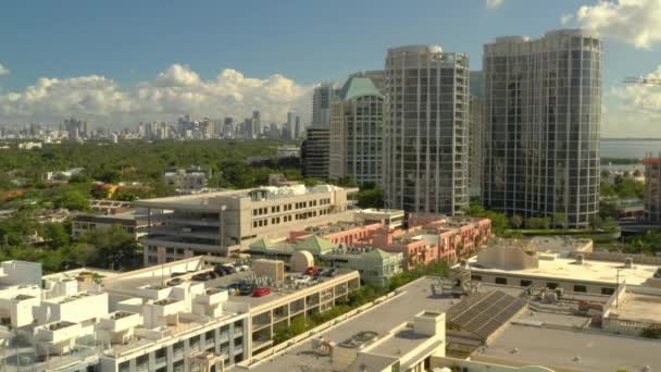 Hukot Leteckých Záběrů Coconut Grove Miami Sousedství Highrise Condos — Stock video