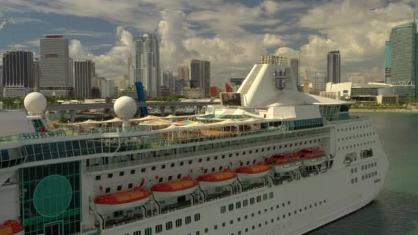 Kreuzfahrtschiff Hafen Von Miami — Stockvideo