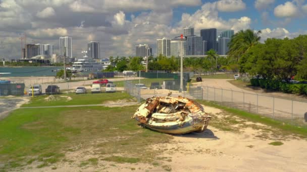 Antiguo Barco Vela Abandonado Oxidado — Vídeo de stock