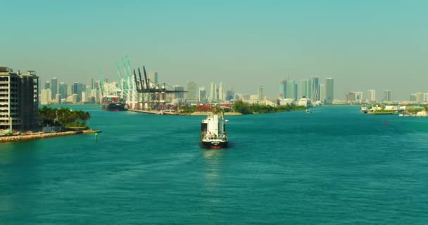 Buque Cisterna Industrial Aéreo Betty Line Port Miami — Vídeos de Stock