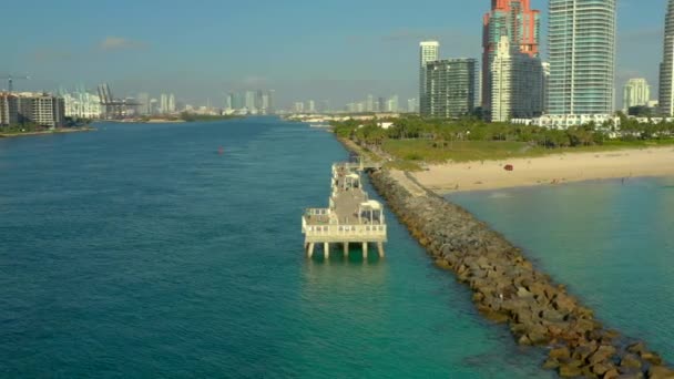 Aerial Video Miami Beach Gente Pescando Muelle — Vídeos de Stock