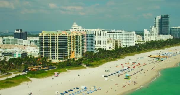 迈阿密海滩上的公寓建筑 — 图库视频影像