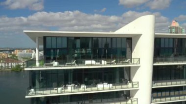 Anteni Prive Adası balkon uçuşu Aventura Miami Florida