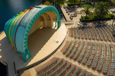 Hava dron fotoğraf göl Eola kapaklı amphitheather Orlando Florida ABD