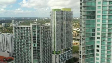 Highrise binalar arasında hava Nehri