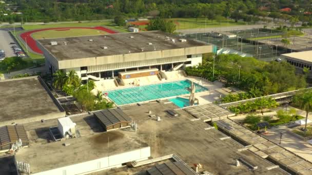 Luchtfoto Video Miami Dade Community College Zwembad — Stockvideo