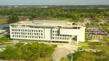 Drone görüntüleri Miami Dade Community College Kendall kampüs 4k