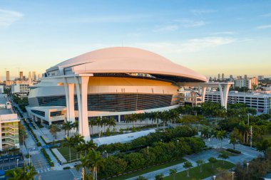 Marlins Park Miami resmini uçak