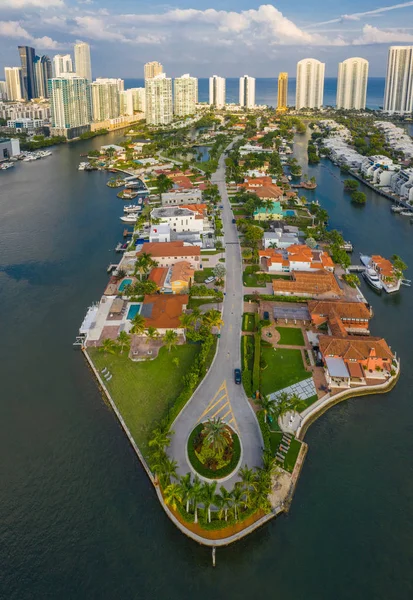 Panorama Vertical Aéreo Sunny Isles Beach Atlantic Isle Lujoso Barrio — Foto de Stock