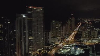 Havadan görüntüleri kıyı kenti gece çekimleri