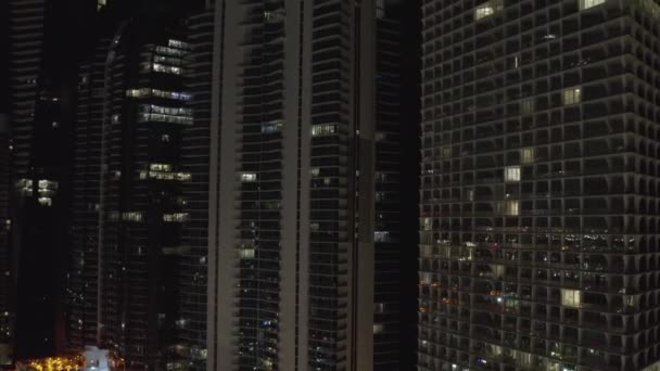 空中夜视频高层建筑阳光岛海滩迈阿密达德佛罗里达 — 图库视频影像
