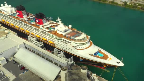 Disney Magic Κρουαζιερόπλοιο Στο Λιμάνι — Αρχείο Βίντεο