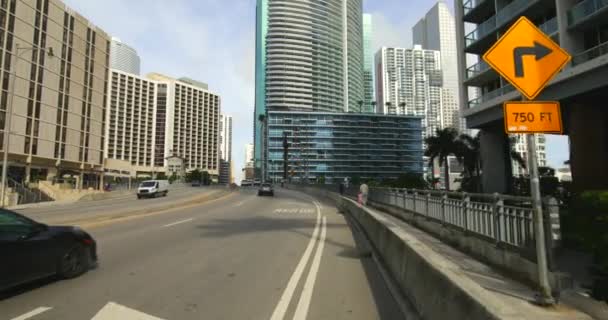 Passando Por Brickell Bridge Miami — Vídeo de Stock