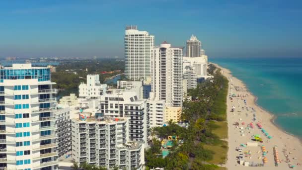 迈阿密海滩的酒店和度假村在海洋 — 图库视频影像