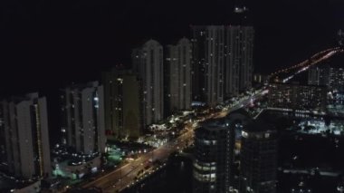 Gece antenleri şehir peyzaj mimarisi highrise