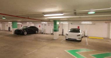 Tesla kentsel superchargers Miami Brickell City Centre hareketli video görüntüleri