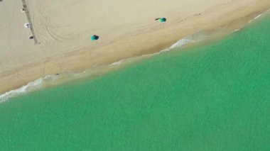 Hemen üstüne okyanus plaj sahil anteni