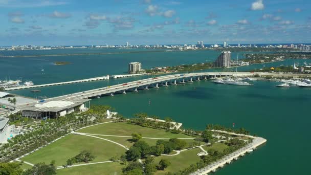 Drone Miami Macarthur Causeway Puerto Biscayne Bay — Vídeos de Stock