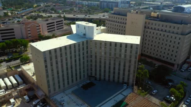 Video Aéreo Del Centro Detención Preliminar Del Condado Miami Dade — Vídeos de Stock