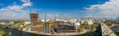 Miami, Fl, Amerika Birleşik Devletleri - 5 Ocak 2019: Hava panoramik fotoğraf Miami River açılış şantiye