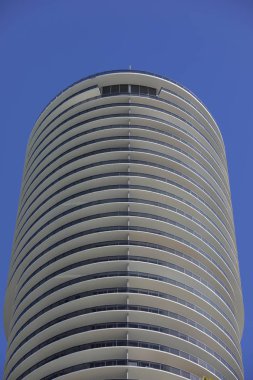 Miami, Fl, Amerika Birleşik Devletleri - 5 Ocak 2019: Mavi gökyüzü Aria Bay Miami soyut mimari