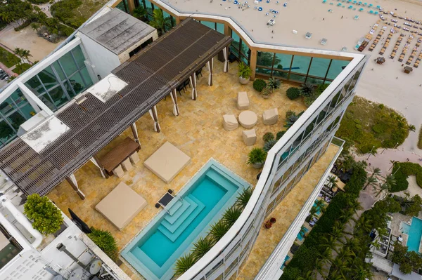 Luftbild Eines Schwimmbad Hochhauses Auf Dem Dach — Stockfoto