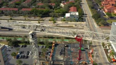 İnşaat alanında 4 k üzerinde vinç