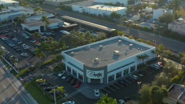 Aerial Drone Bilder Prestige Import Lyxbil Återförsäljare Miami — Stockvideo