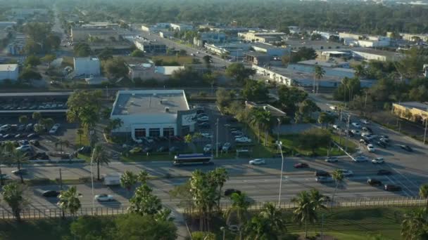 Vídeo Aéreo Nuevo Prestige Imports Concesionario Coches Lujo Miami — Vídeo de stock