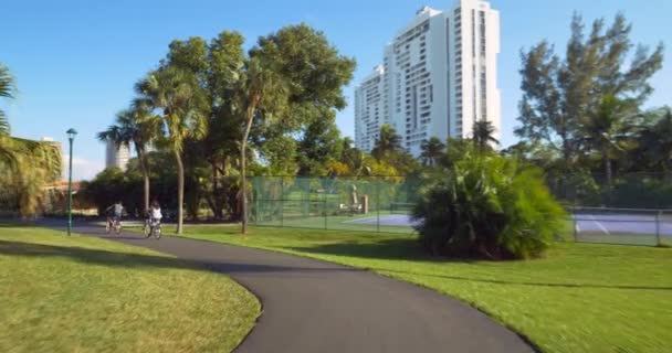 Aventura Fitness Trail Bike Rental Station — Stockvideo