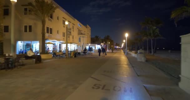 云台稳定镜头好莱坞海滩木板路在夜间 — 图库视频影像