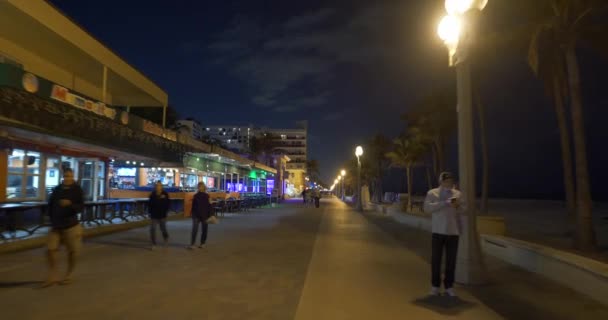 Hollywood Usa Января 2019 Motion Video Hollywood Beach Boardwalk Night — стоковое видео