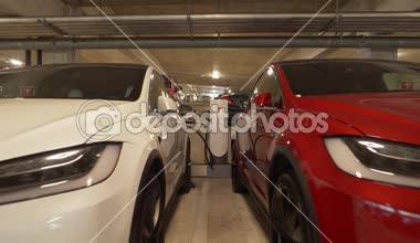 İki tesla model x suvs supercharger, arasında çıkar