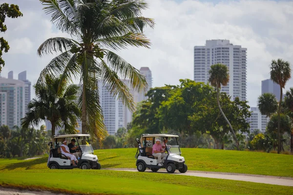 Aventura Golf Course Senior Citizens Golf Carts — 스톡 사진