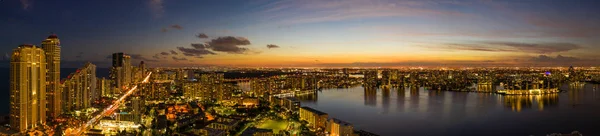 Antenne Dämmerung Foto Miami Sonnigen Inseln Strand Beleuchtet Glühende Stadt — Stockfoto