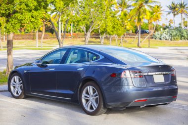 Miami Beach, Fl, Amerika Birleşik Devletleri - Şubat 2, 2019:2016 Tesla Model s Park açık havada