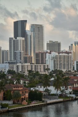 Sunny Isles Beach Fl lüks evler ve bitti kat mülkiyeti daireler                               