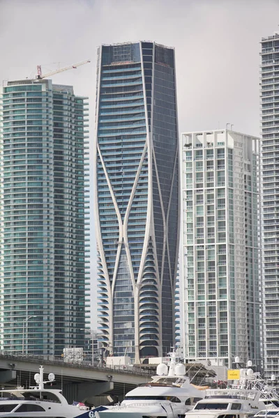 Fotografie Miami Highrise Architektury Luxusní Jachty — Stock fotografie