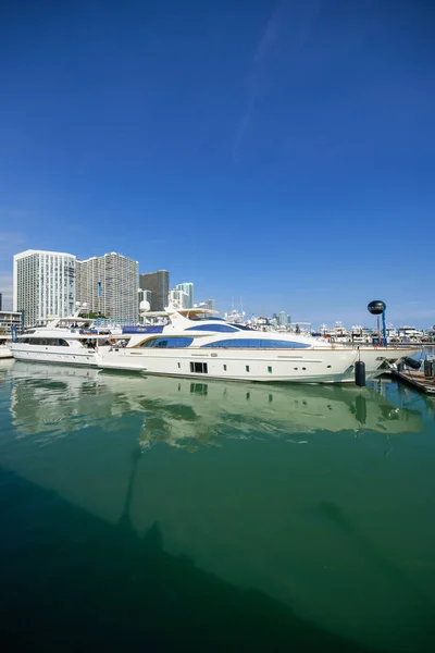 Foto Vertical Gran Angular Del Miami Boat Show 2019 — Foto de Stock