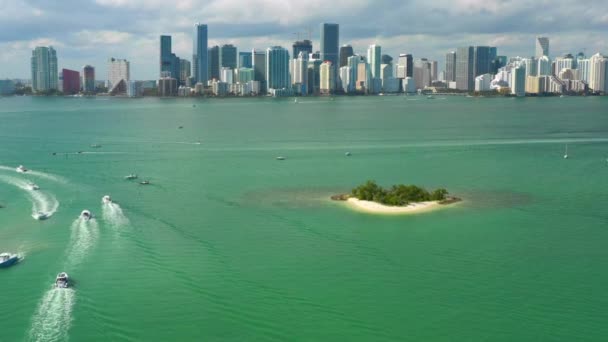 空中镜头布里克尔湾和城市的看法在距离 — 图库视频影像