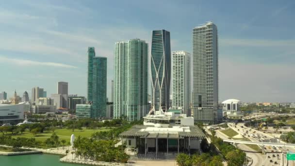 空中现代迈阿密摩天大楼4K — 图库视频影像