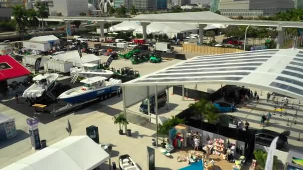 Cabines Exposição Vídeo Aéreo Miami International Boat Show 2019 Downtown — Vídeo de Stock
