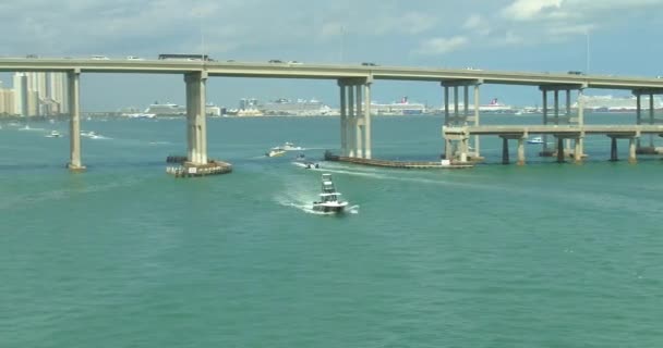 Рыбацкая Лодка Biscayne Bay Miami 60P — стоковое видео