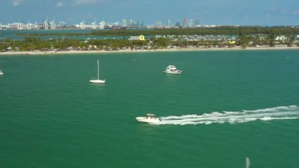 Passeios Barco Miami Momentos Divertidos Vibrações Verão Vídeo Aéreo — Vídeo de Stock