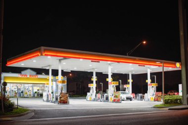 Miami, Fl, Amerika Birleşik Devletleri - 25 Şubat 2019: Bir benzin istasyonunda gece fotoğrafı