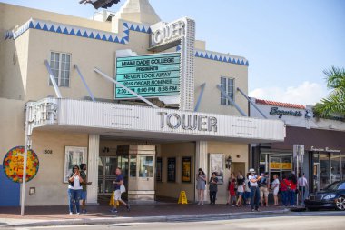 Miami, Fl, Amerika Birleşik Devletleri - 25 Şubat 2019: Görüntü kule tiyatro Miami 8 sokak küçük Havana