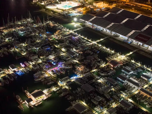 Fotoğraf Miami yat göstermek 2019 tekne deniz Stadyumu'nda robot