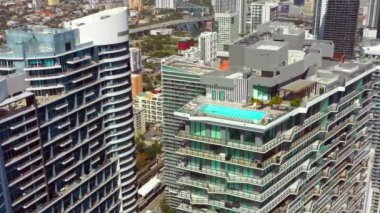 Miami highrise kuleleri 4k yukarıda