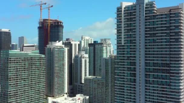 Luchtvaart Drone Afdaling Brickell Miami Wolkenkrabber Torens Stad — Stockvideo