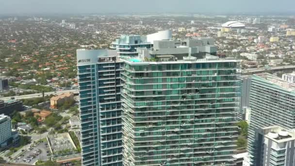 Aerial Miami Close Rooftop Zwembad Drone Beelden — Stockvideo